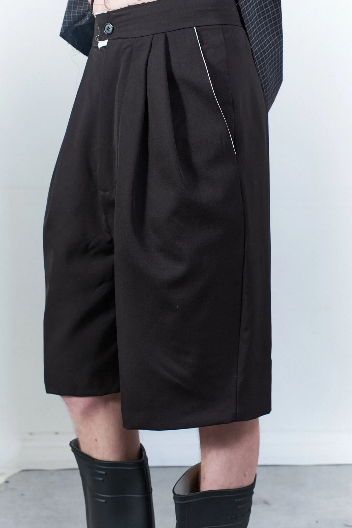 CF.20.06.11.02 SLIM SUIT SHORTS faded black sold by Camiel Fortgens product image thumbnail 4