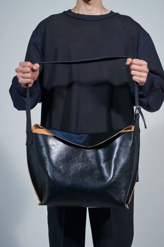 CF.22.14.02.01 PUFF BAG MEDIUM leather black sold by Camiel Fortgens