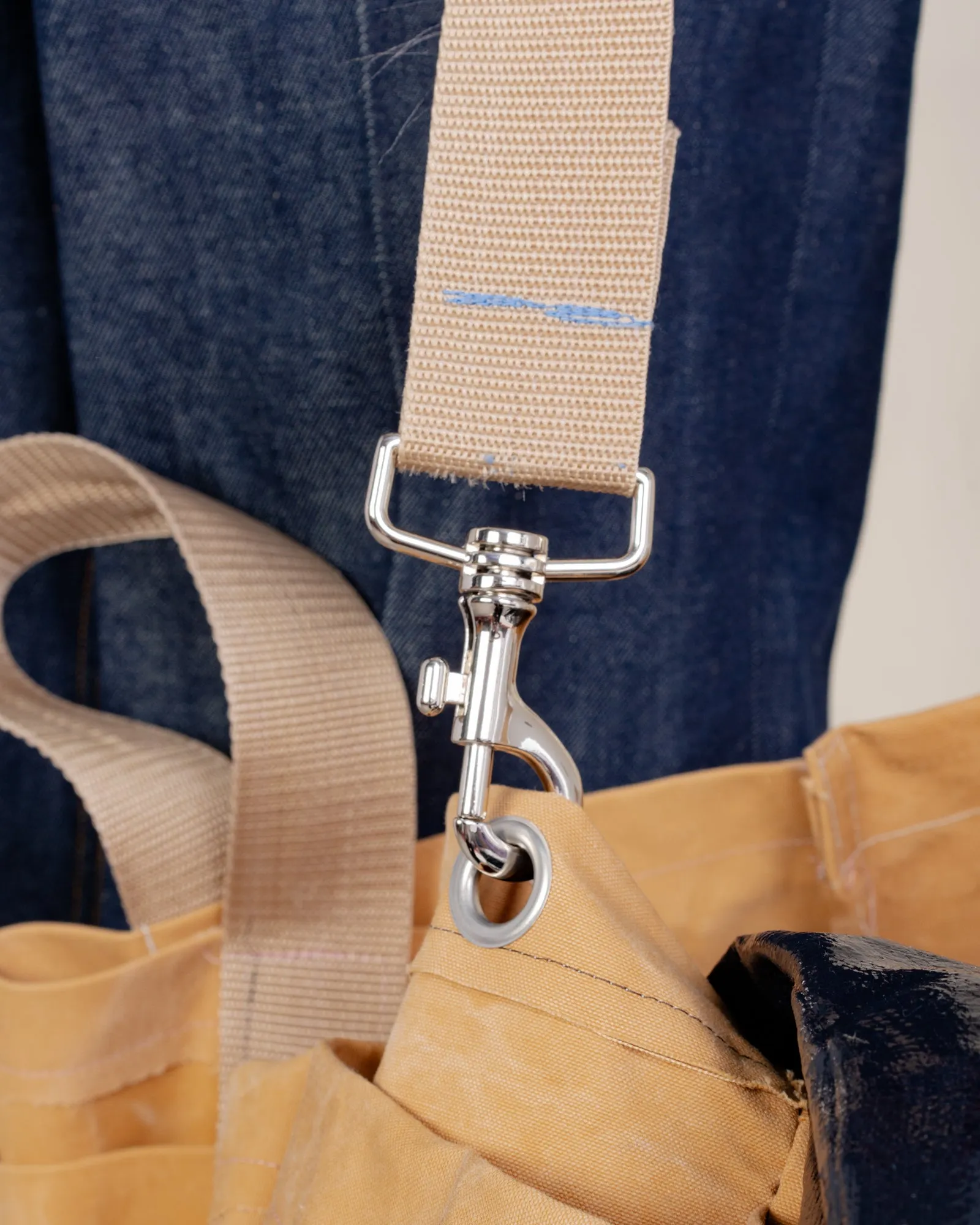 CF.21.11.04.02 WORKER SHOPPER washed sand sold by Camiel Fortgens product image thumbnail 4