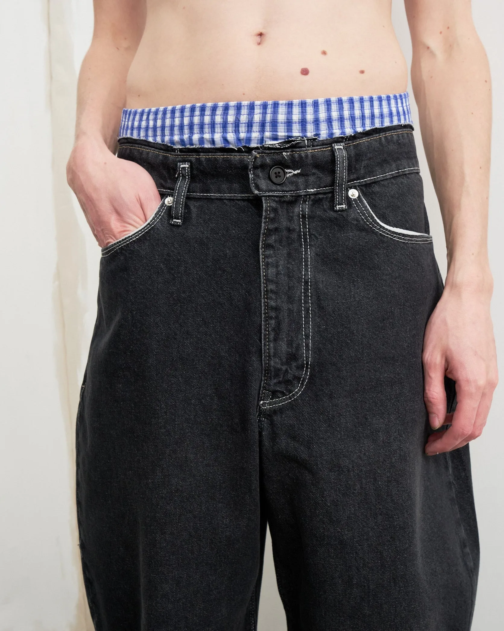 CF. EXCLUSIVE CROPPED WOBBLY JEANS black sold by Camiel Fortgens