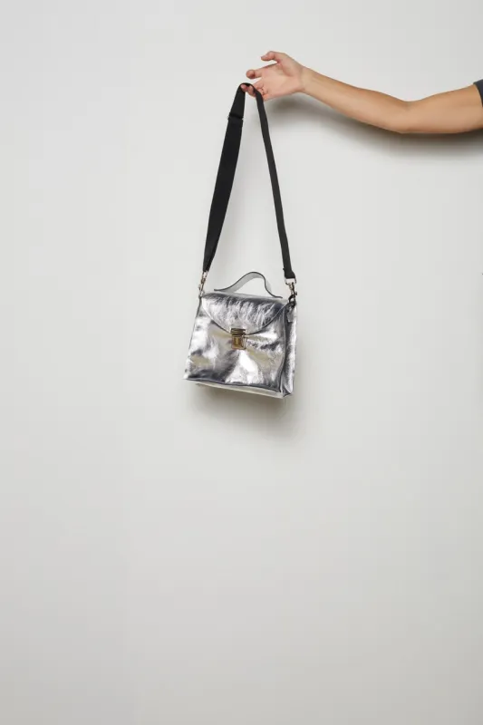 CF.18.11.03.01 CROOKED BAG COW LEATHER SILVER made by Camiel Fortgens