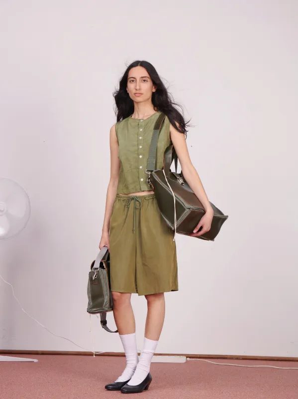 CF.23.13.02.04 KNEE SHORTS viscose sage green made by Camiel Fortgens