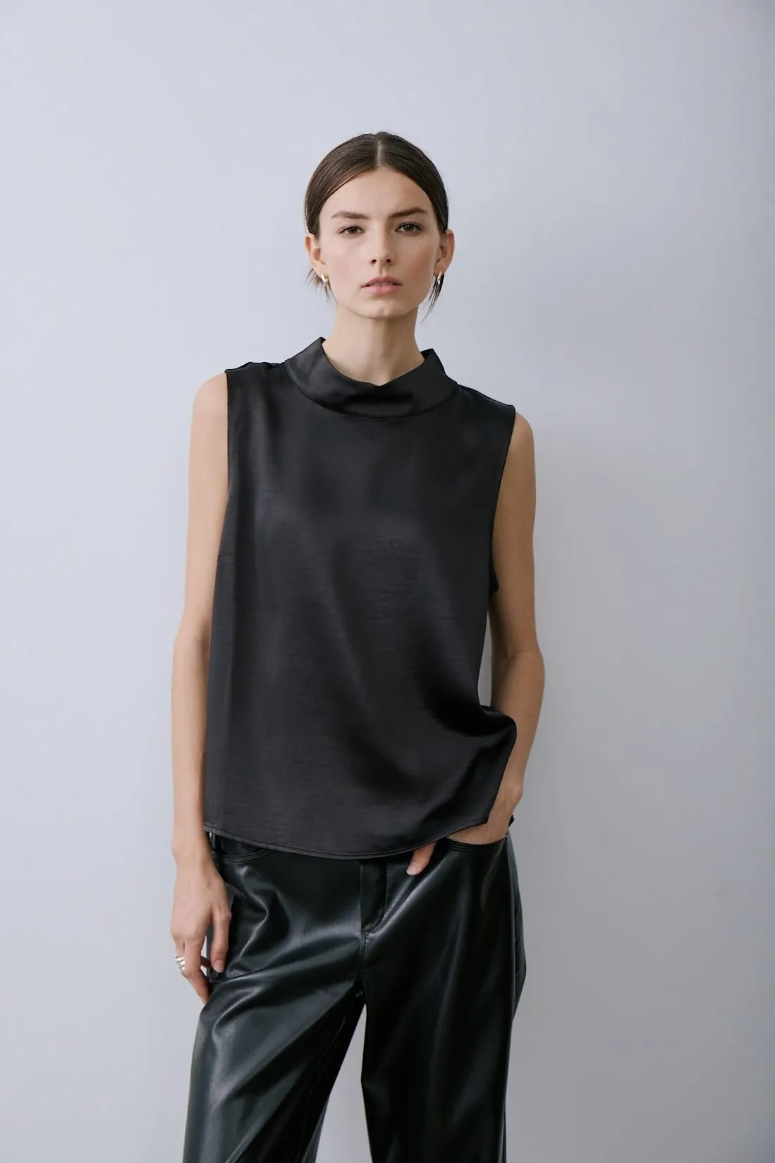 LESLIE TOP-Black sold by MELISSA NEPTON