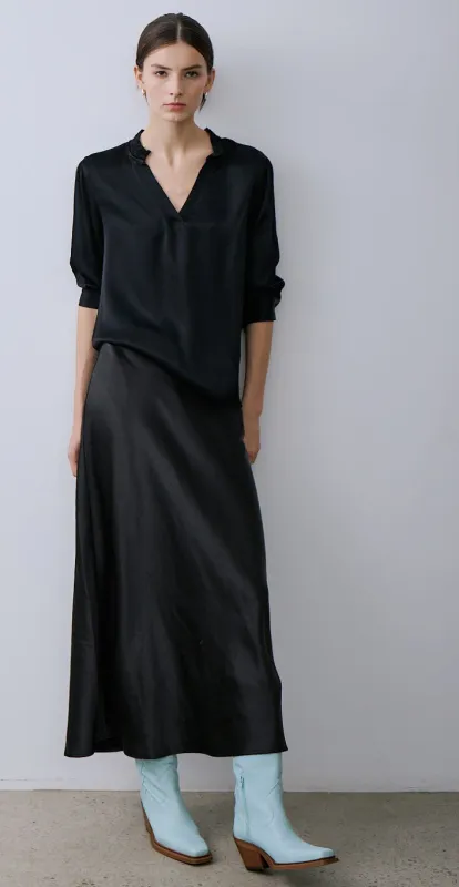 ARI-Black sold by MELISSA NEPTON