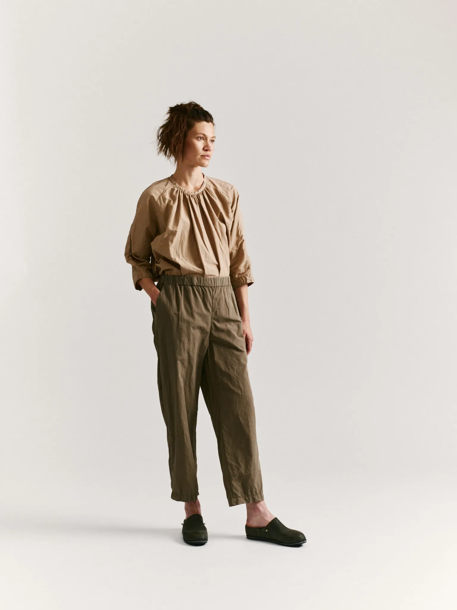 FABI ITALIEN PANT - LIN COT - OLIVE sold by Casey Casey product image thumbnail 2