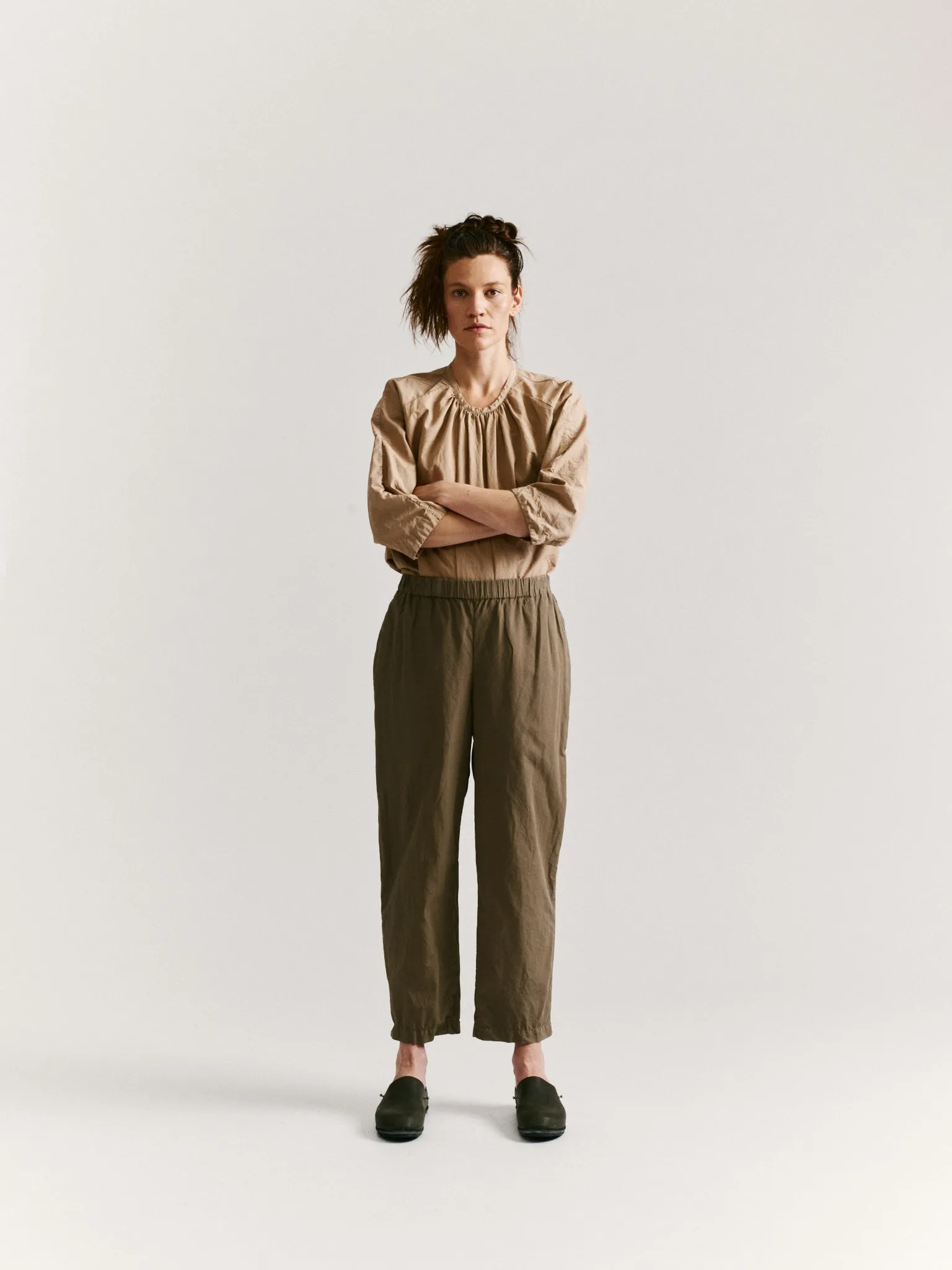 FABI ITALIEN PANT - LIN COT - OLIVE sold by Casey Casey product image thumbnail 3