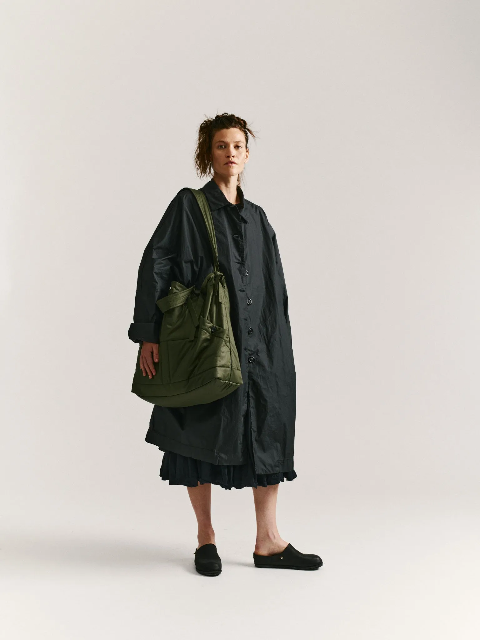 MILI CARGO TOTE BAG - LACQUED - OLIVE sold by Casey Casey product image thumbnail 2