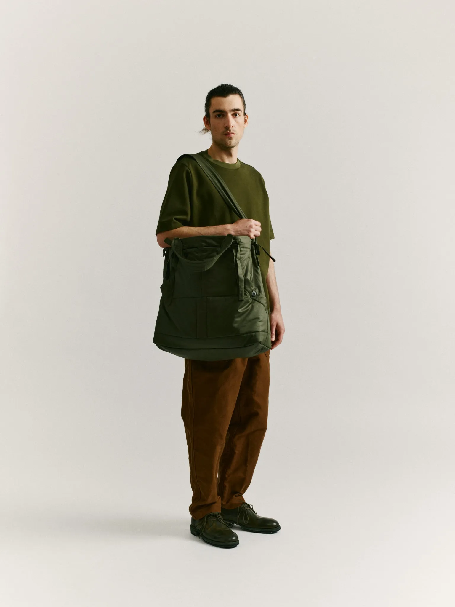 MILI CARGO TOTE BAG - LACQUED - OLIVE sold by Casey Casey product image thumbnail 3