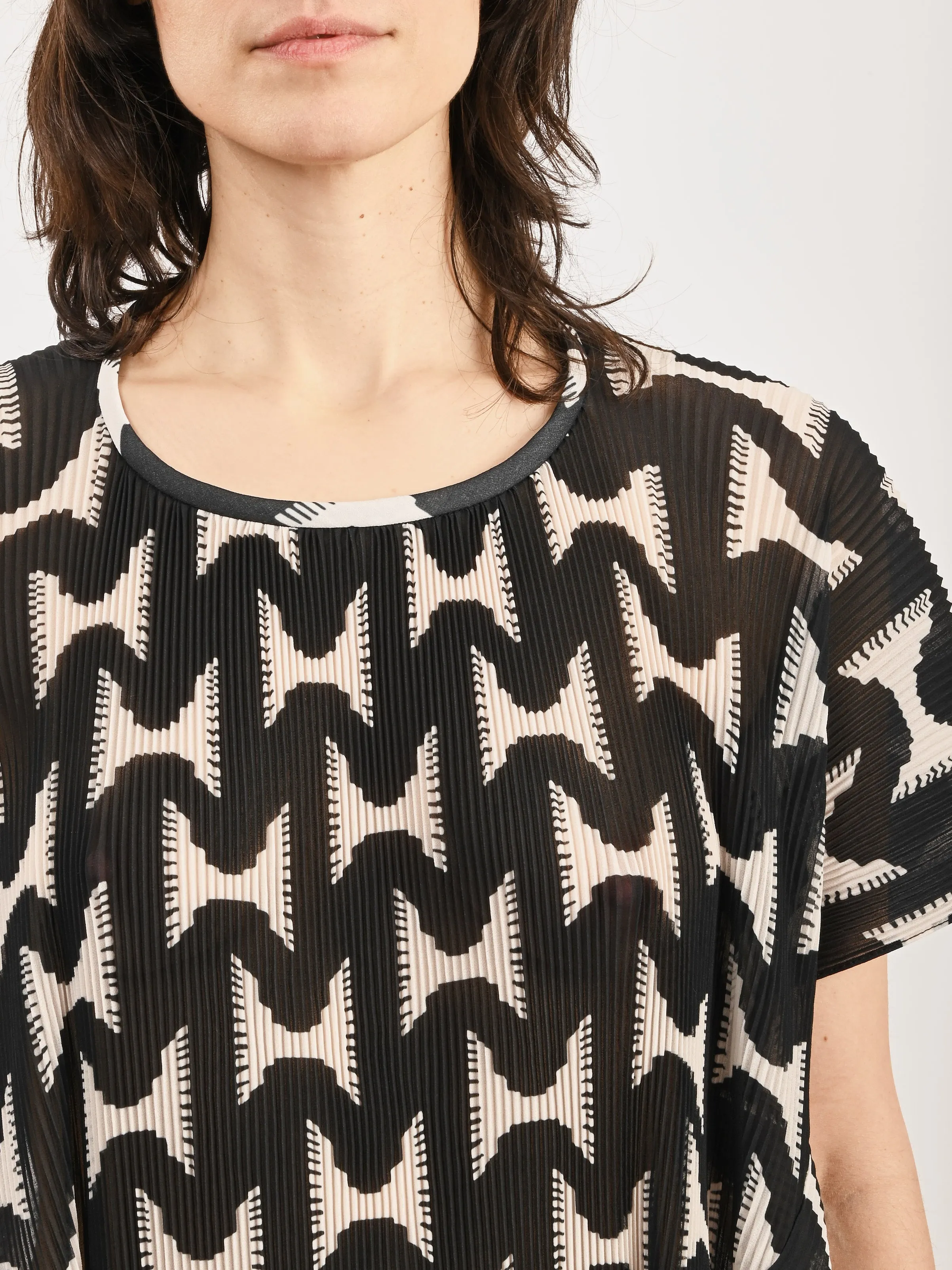 Black/White Jazzhands Thumb Plisse Blouse sold by Frances May Houseline product image thumbnail 3