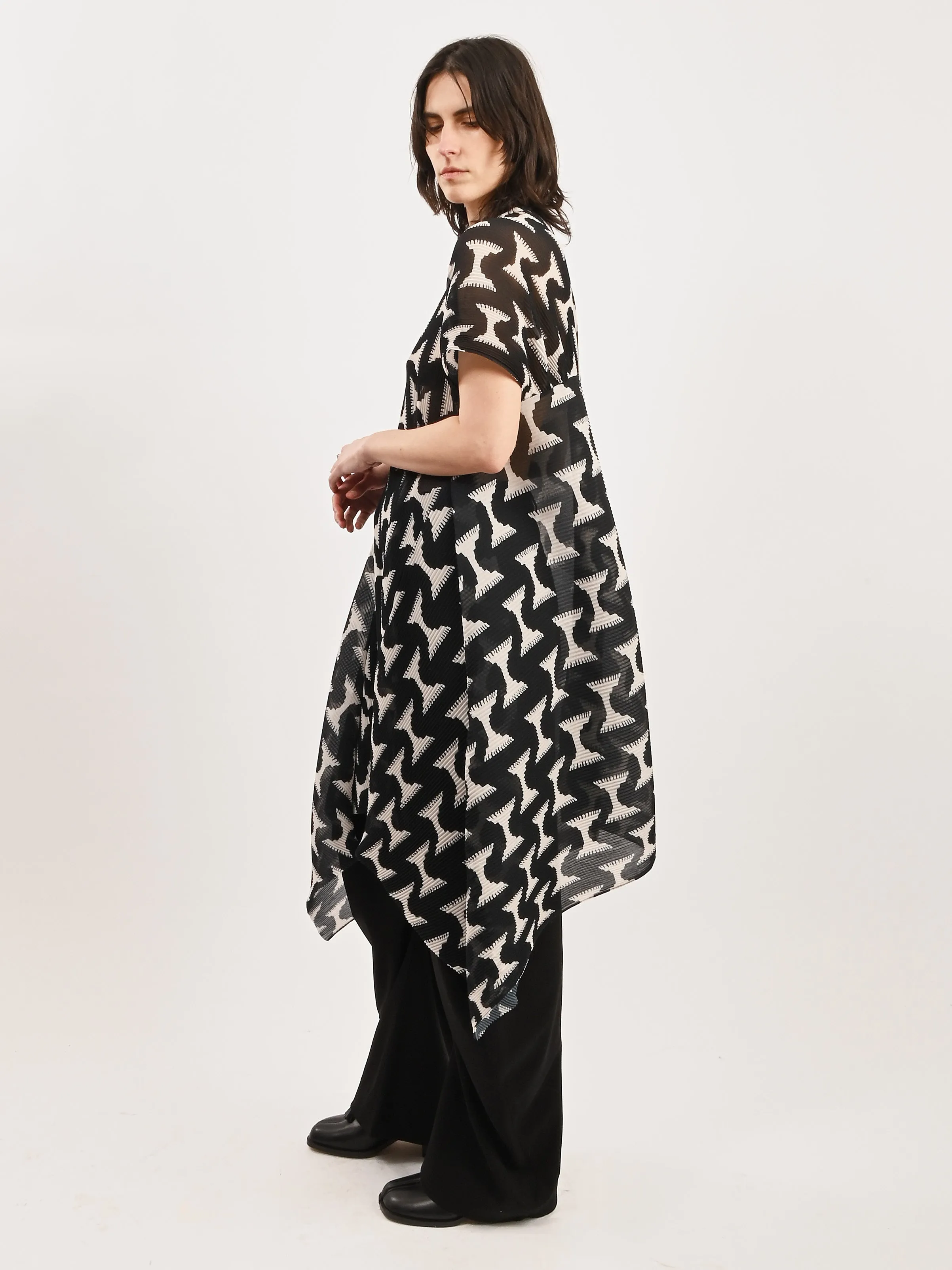 Black/White Jazzhands Thumb Plisse Blouse sold by Frances May Houseline product image thumbnail 2