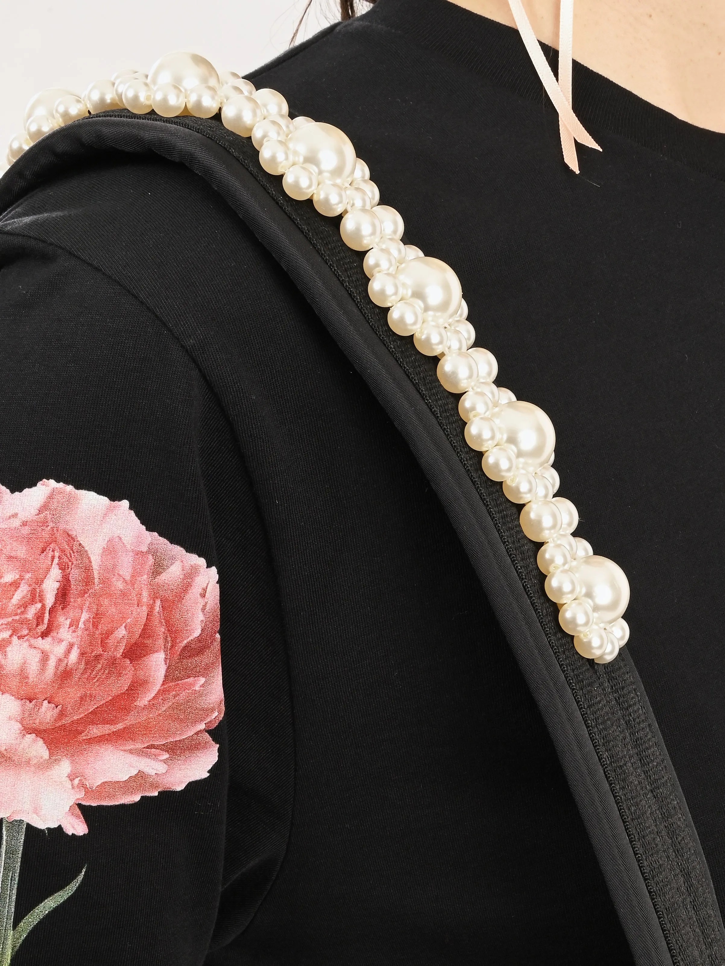 Black/Pearl Beaded Classic Bow Crossbody Bag sold by Frances May Houseline product image thumbnail 4