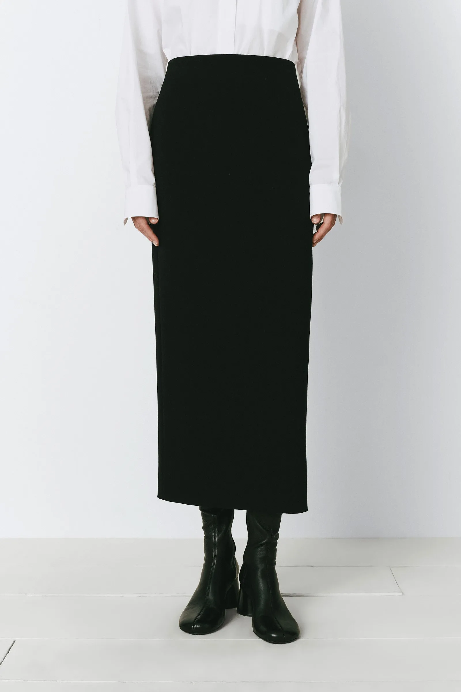 Raoulet Back Zip-Up Pencil Skirt sold by Rue Sophie product image thumbnail 3