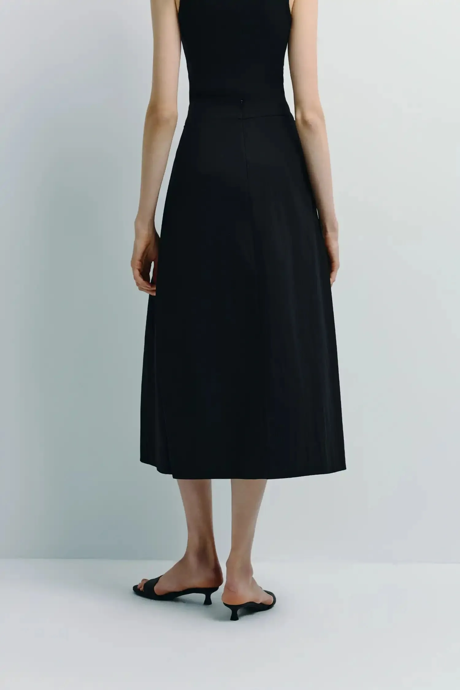 Orléans Pocket Pleat Skirt sold by Rue Sophie product image thumbnail 5