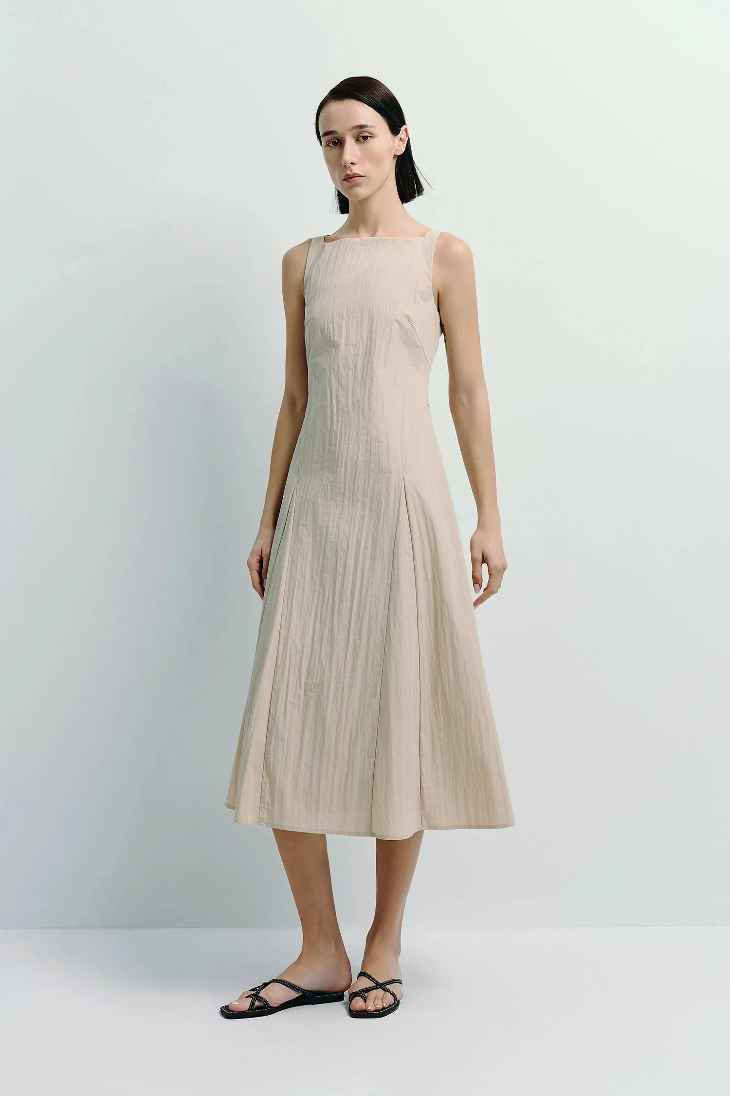 Carré High Square Neck Midi Dress sold by Rue Sophie product image thumbnail 3