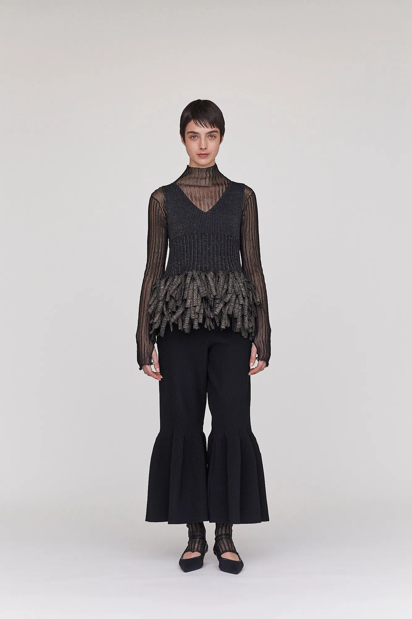 【VOL.10 1st delivery】FLUTED GLITTER FRINGE V-NECK SLEEVELESS TOP sold by CFCL Womens product image thumbnail 5