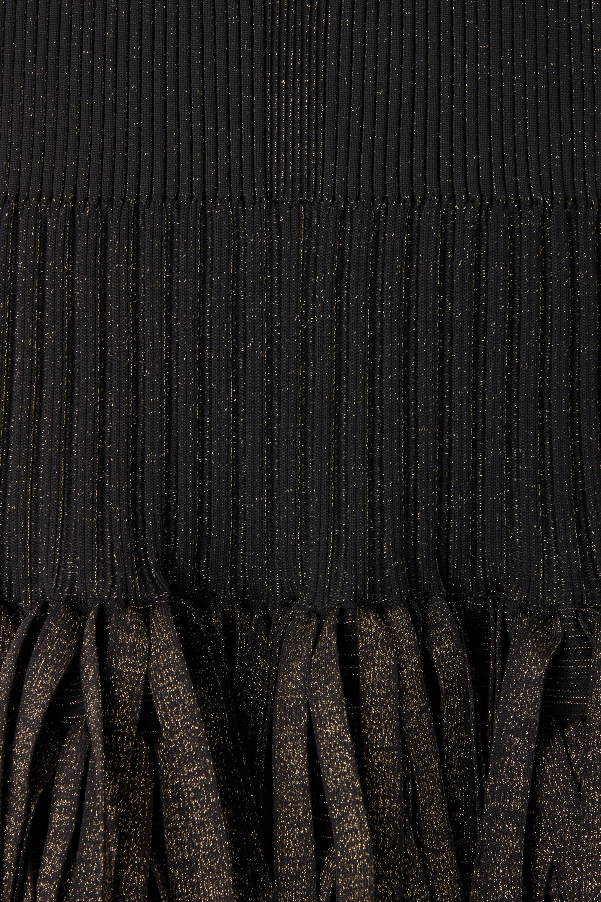 【VOL.10 1st delivery】FLUTED GLITTER FRINGE V-NECK SLEEVELESS TOP sold by CFCL Womens product image thumbnail 3