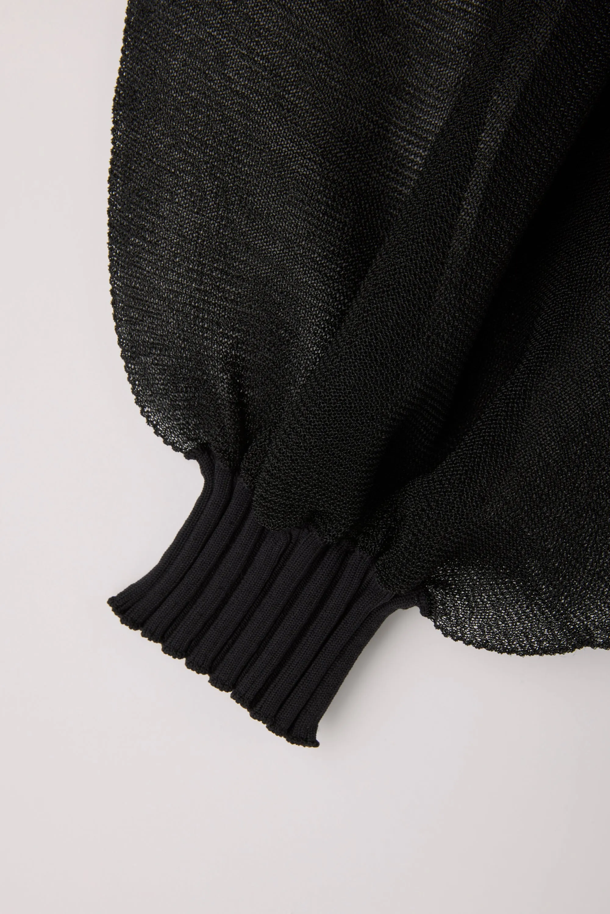【2027年1月上旬頃配送】FLUTED LUCENT SHORT PUFF SLEEVE TOP sold by CFCL Womens product image thumbnail 5