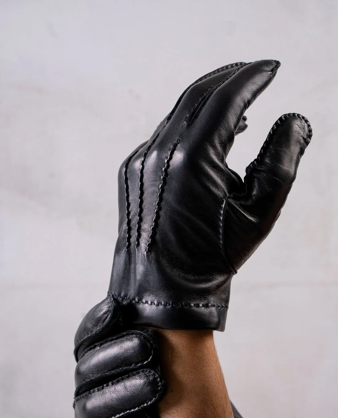Handmade Lambskin Leather Gloves with Cashmere Lining - Black sold by Paolo Albizzati product image thumbnail 2