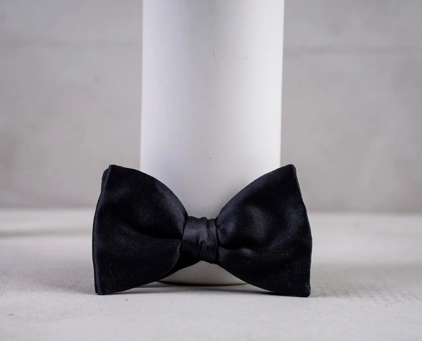 Original Tailored 7 cm Pre-tied Bow Tie - Black Silk Satin sold by Paolo Albizzati product image thumbnail 3
