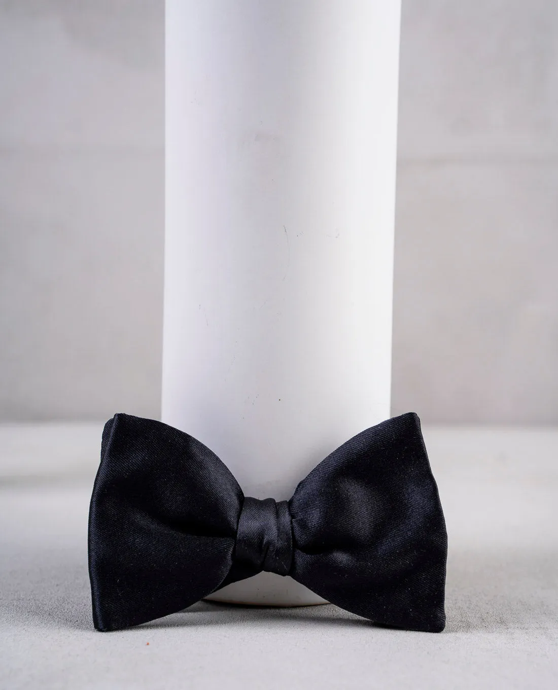 Original Tailored 7 cm Pre-tied Bow Tie - Black Silk Satin sold by Paolo Albizzati product image thumbnail 2