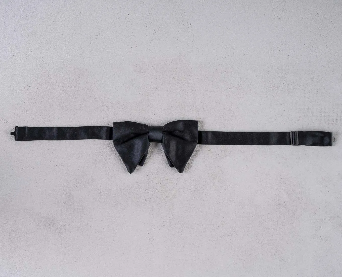 Large 8 cm Pre-Tied Bow Tie - Black Silk Satin sold by Paolo Albizzati product image thumbnail 4