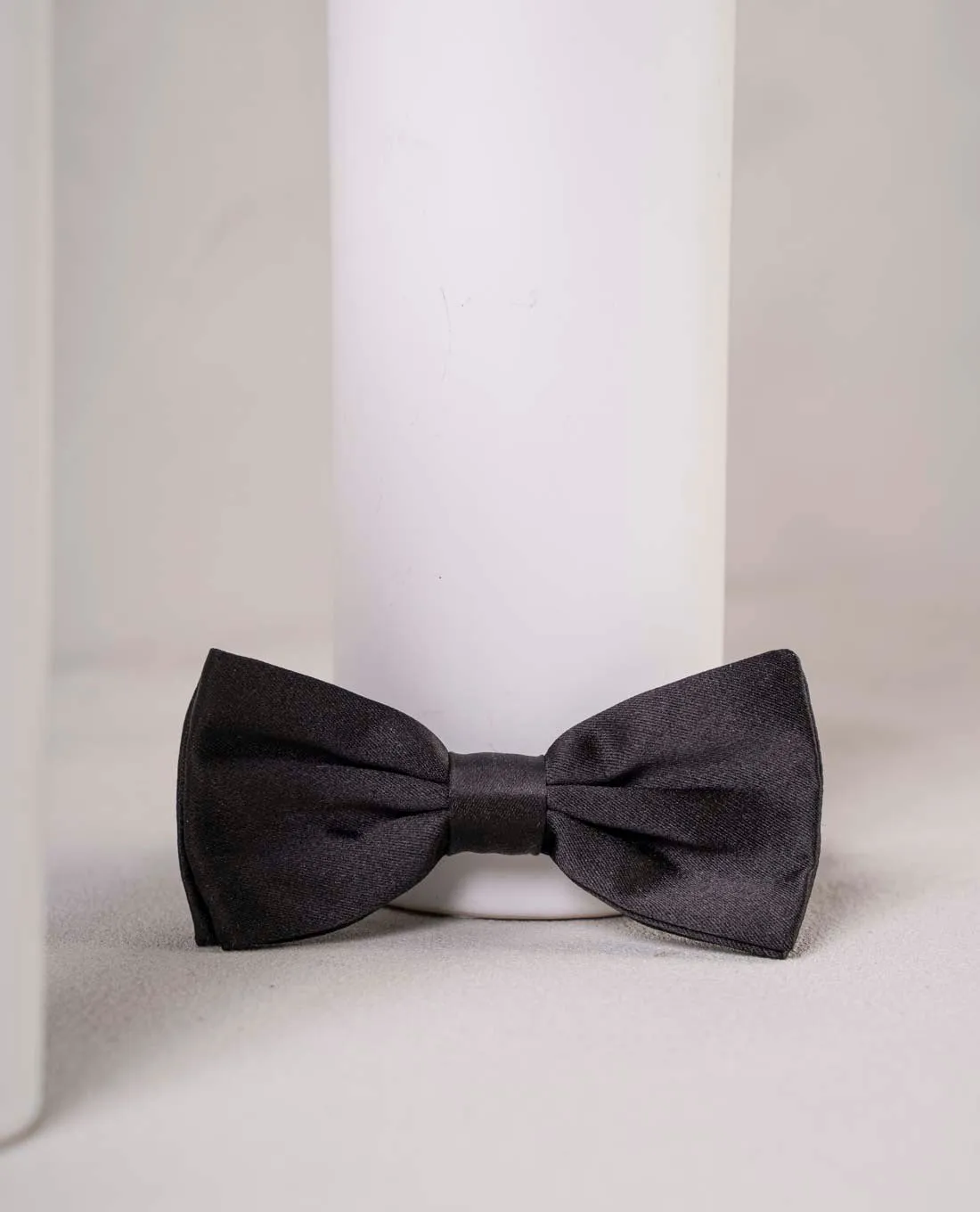 Slim Pre-Tied 6 cm Bow Tie - Black Silk Satin sold by Paolo Albizzati product image thumbnail 3