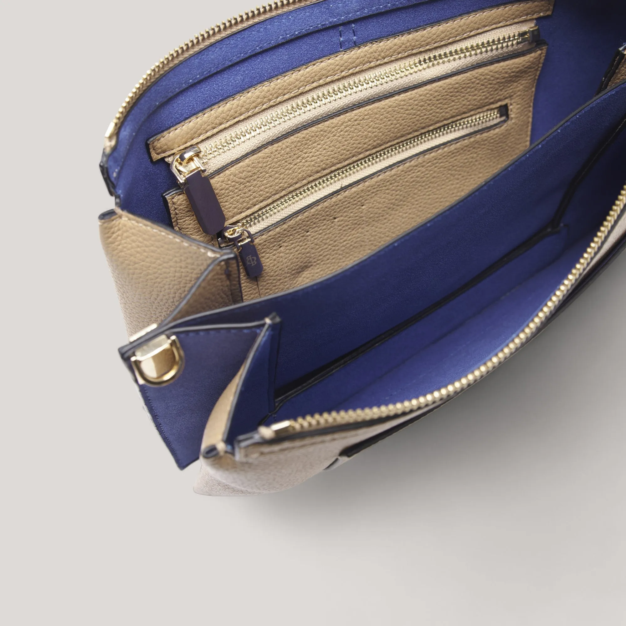 Ciao.50 | Crossbody Bag | Camel sold by ALLTRUEIST KNITWEAR product image thumbnail 4