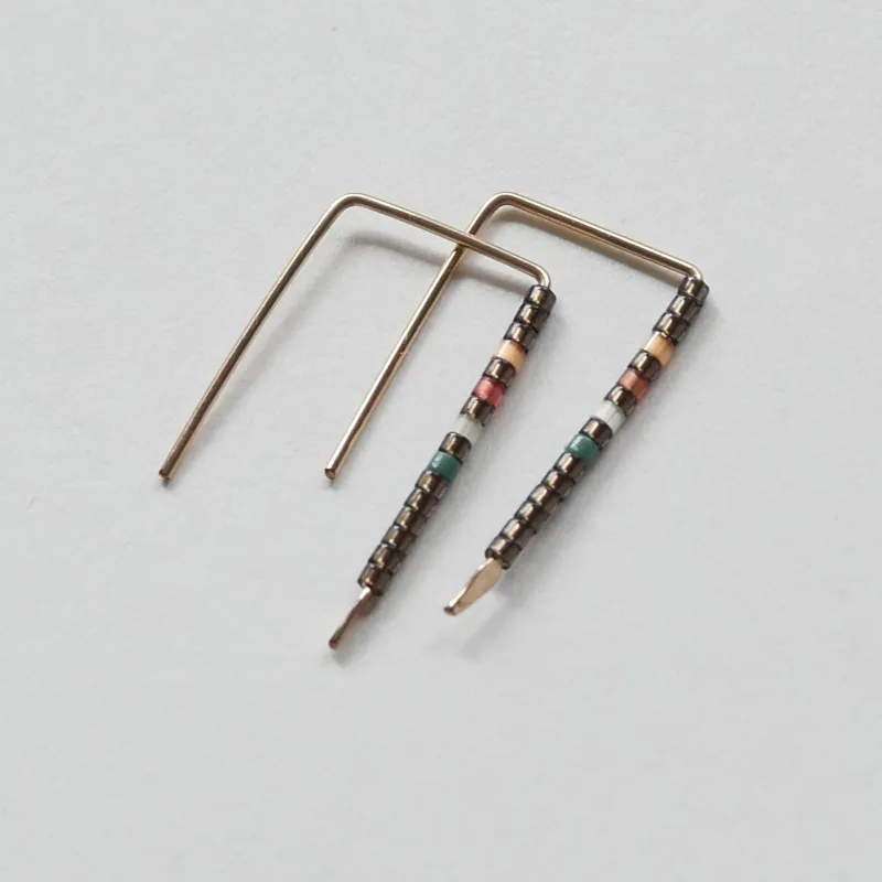Saskia - 14 KT Gold Bar Studs sold by Daldanea