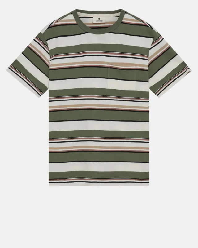 AKKIKKI S/S STRIPE TEE  - Olivine sold by anerkjendt