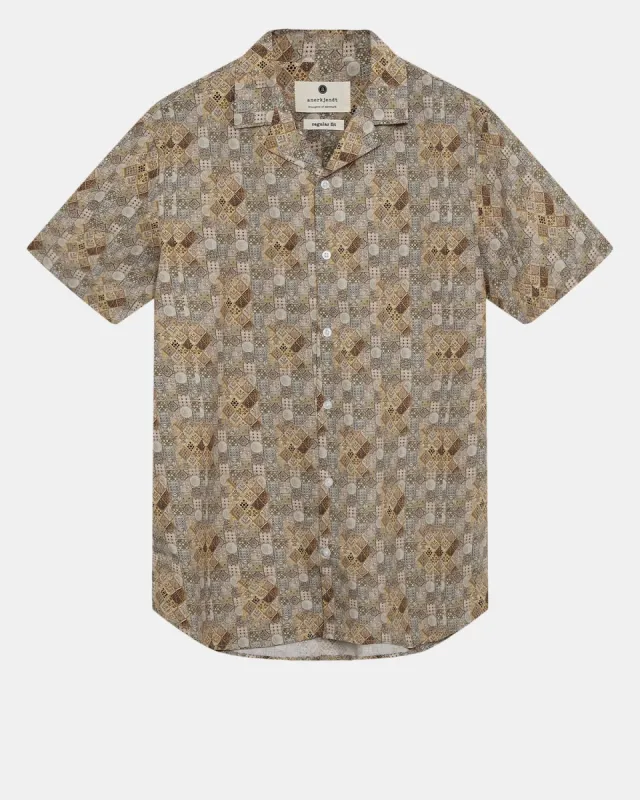 AKLEO S/S POPLIN AOP  - Olivine sold by anerkjendt
