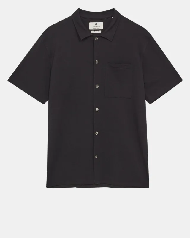 AKKURT S/S POCKET SHIRT - GOTS - Caviar sold by anerkjendt