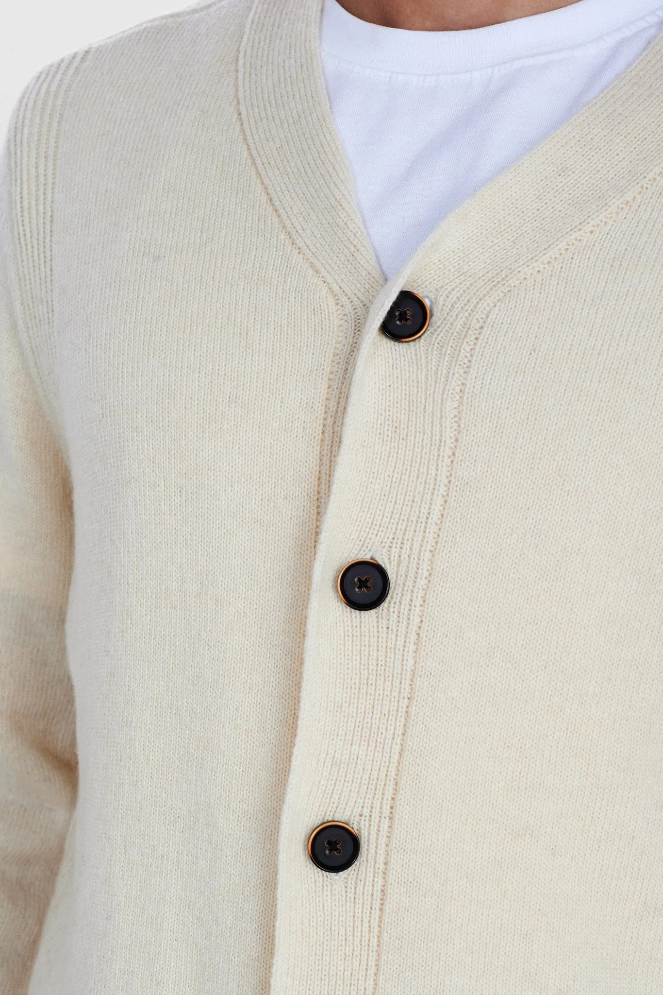 AKSVEND LAMBSWOOL CARDIGAN - Tofu sold by anerkjendt product image thumbnail 5