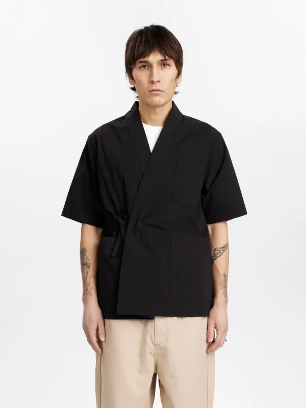 AKJESPER TEC S/S KIMONO - Caviar made by anerkjendt
