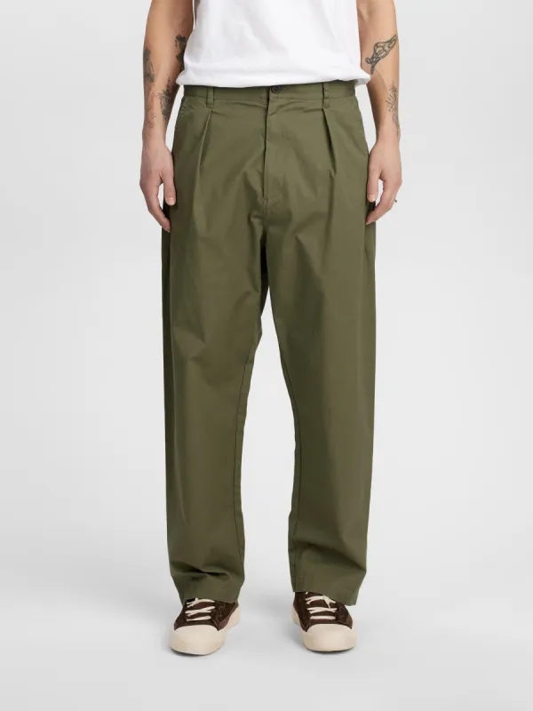 AKJAKOB COTTON PLEAT PANTS - Deep Lichen Green sold by anerkjendt