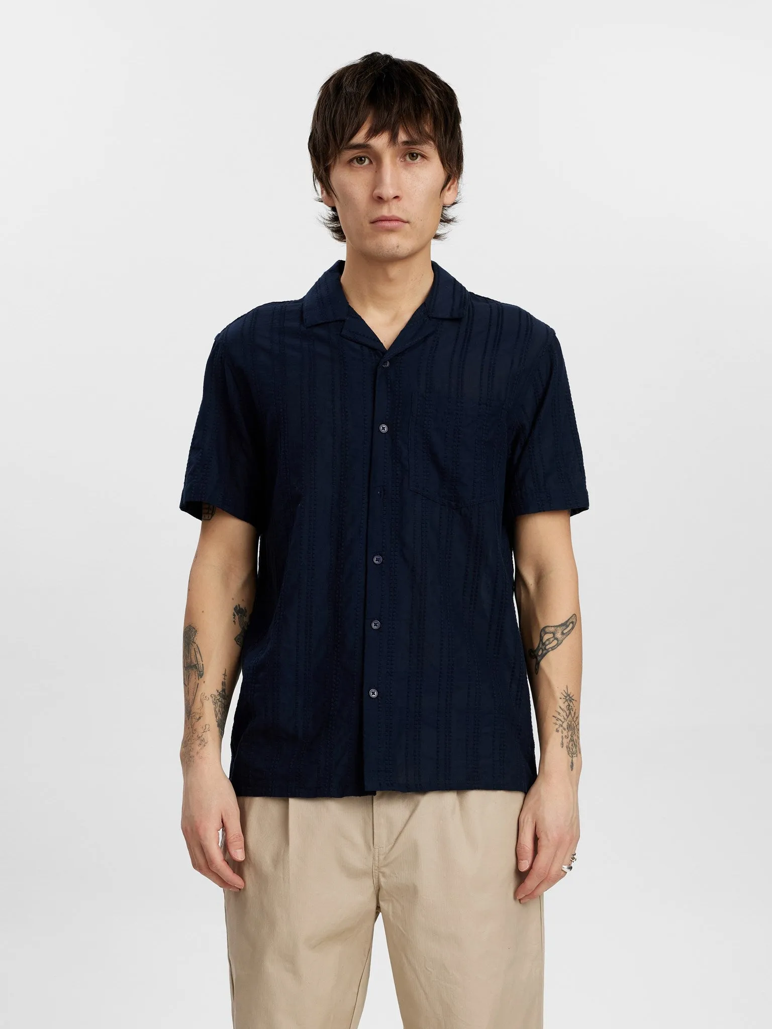 AKLEON EMB S/S SHIRT - Sky Captain sold by anerkjendt