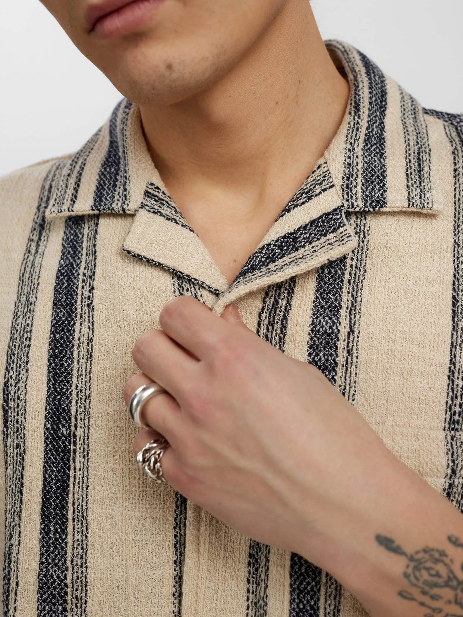 AKLEON STRUCSTURE S/S SHIRT - Tofu sold by anerkjendt product image thumbnail 2