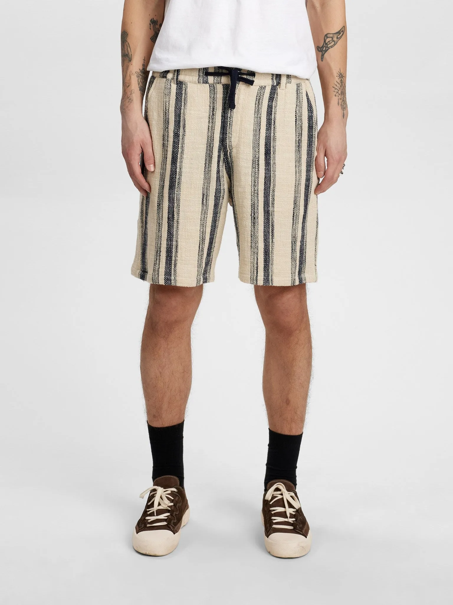 AKJAN STRUCTURE SHORTS - Tofu sold by anerkjendt