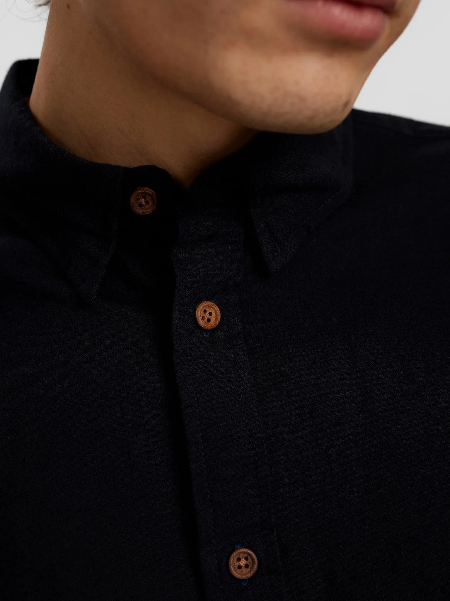 AKLEIF L/S COT/LINEN SHIRT - Caviar sold by anerkjendt product image thumbnail 2