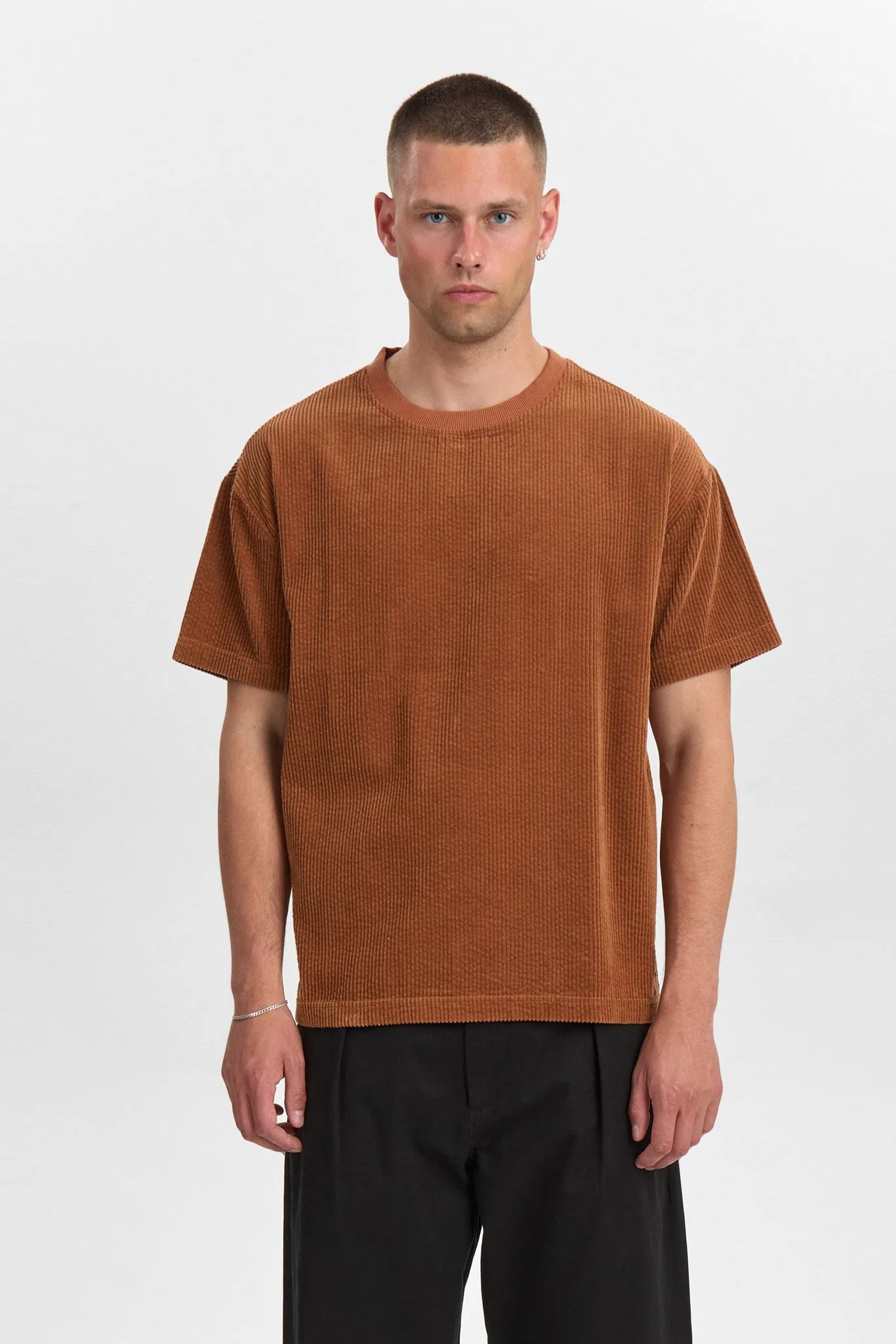 AKVILLADS CORDUROY S/S TEE - Chili Oil sold by anerkjendt product image thumbnail 2