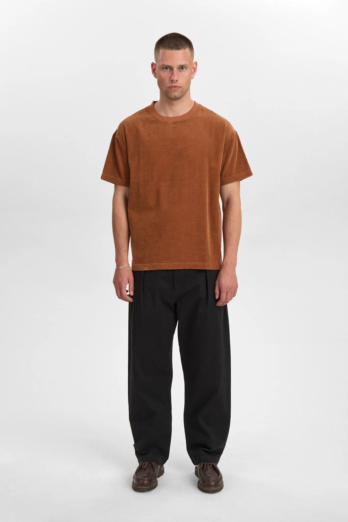 AKVILLADS CORDUROY S/S TEE - Chili Oil sold by anerkjendt product image thumbnail 4