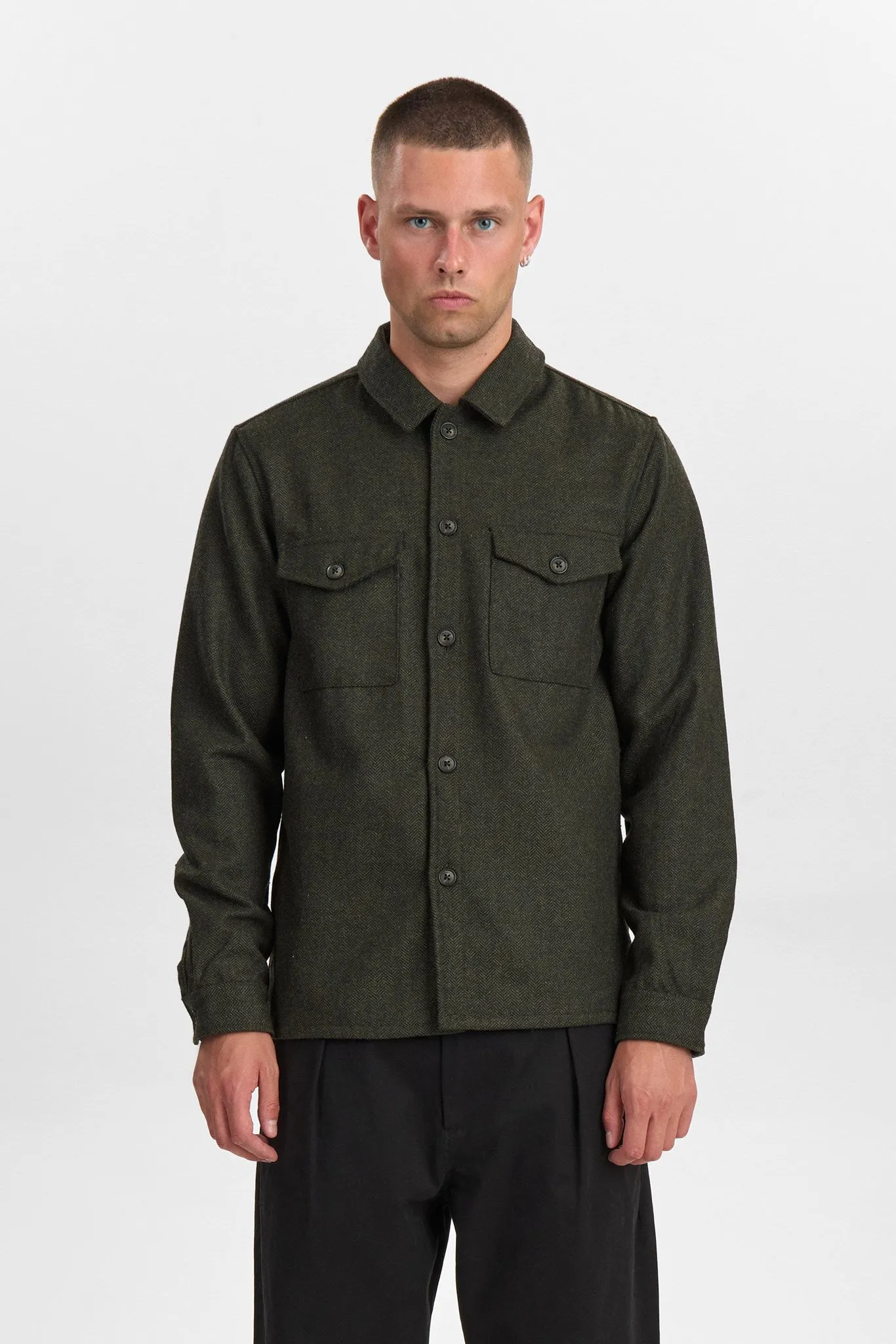 AKOSCAR WOOL OVERSHIRT - Forest night sold by anerkjendt product image thumbnail 4