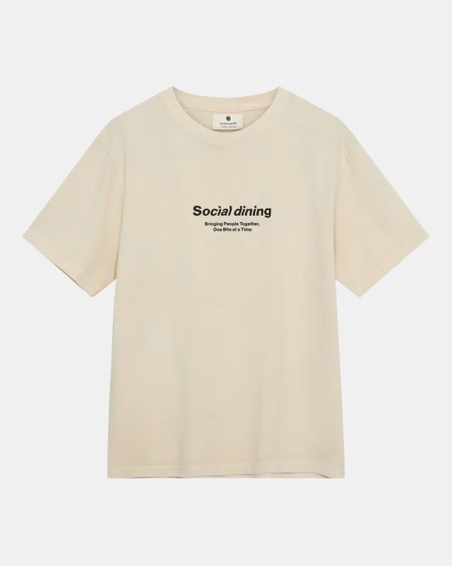 AKVILLADS SOCIAL PRINT S/S TEE - Tofu sold by anerkjendt