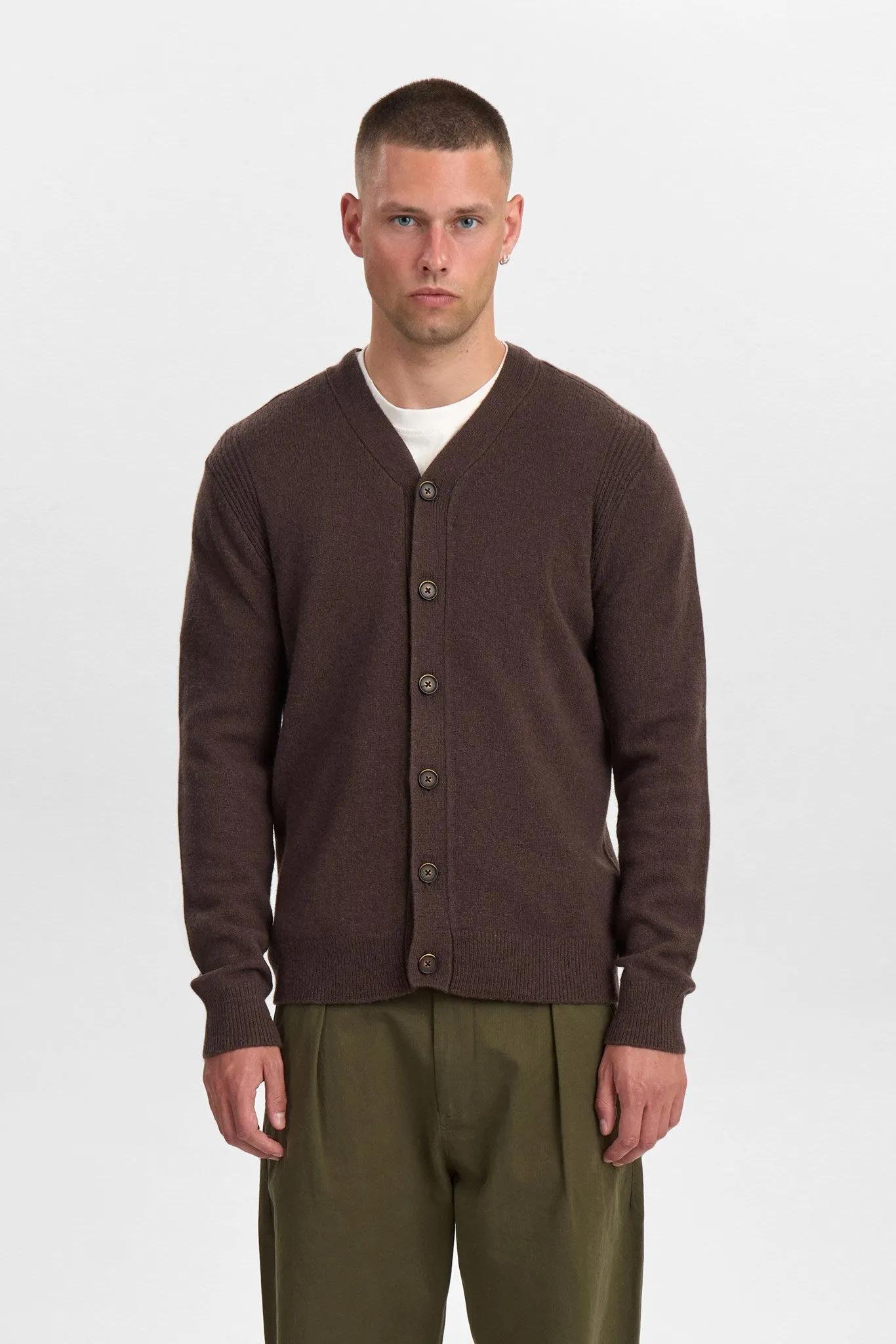 AKSVEND LAMBSWOOL CARDIGAN - Mulch sold by anerkjendt product image thumbnail 4