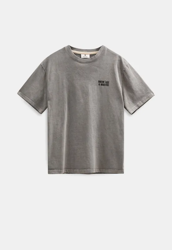 AKVILLADS BREWLIKEAMASTER SS TEE - Gray Flannel sold by anerkjendt