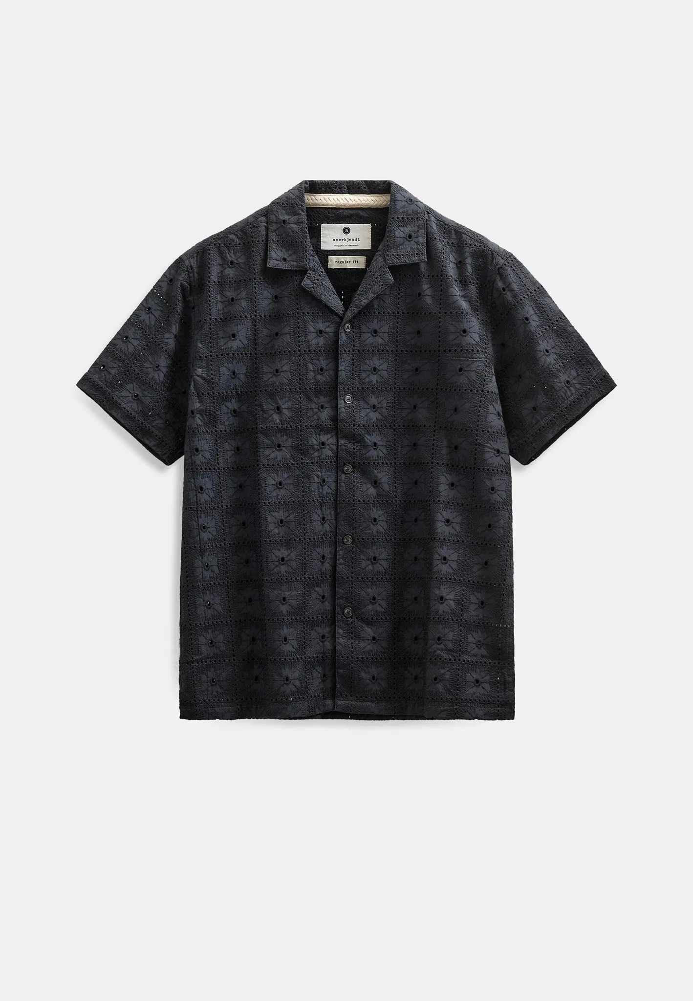 AKLEANDER LACE EMB SS SHIRT - Caviar sold by anerkjendt