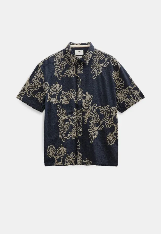 AKOTTO EMB SS SHIRT - Sky Captain made by anerkjendt