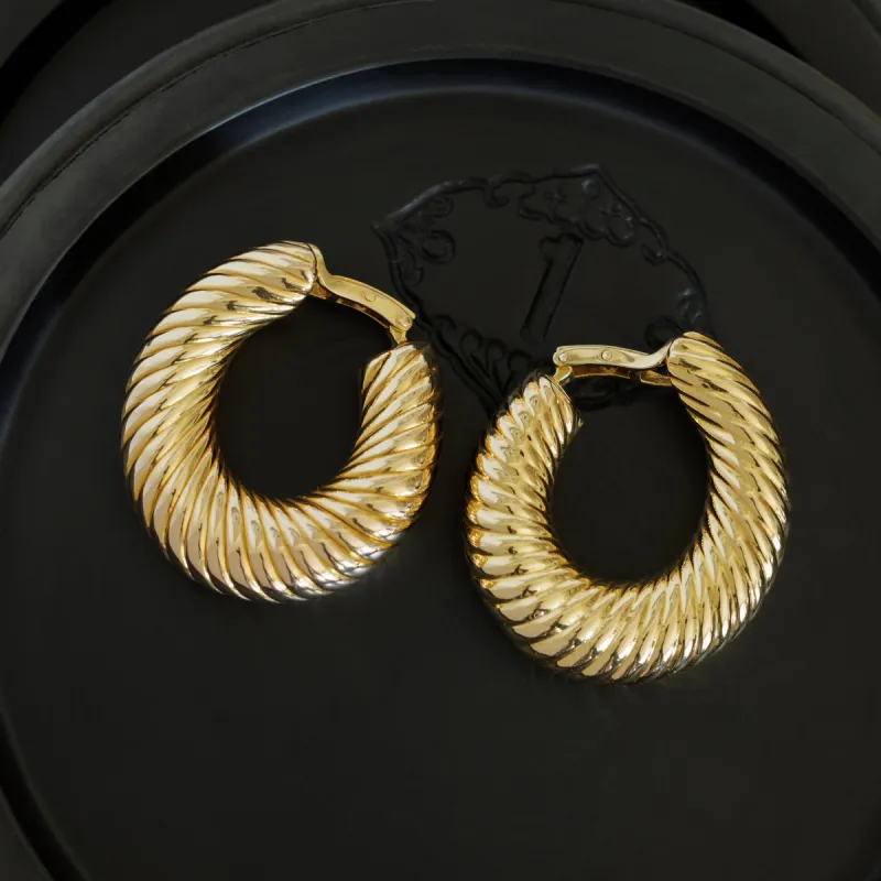 18K VAN CLEEF & ARPELS ELONGATED HOOP EARRINGS sold by Stephanie Windsor