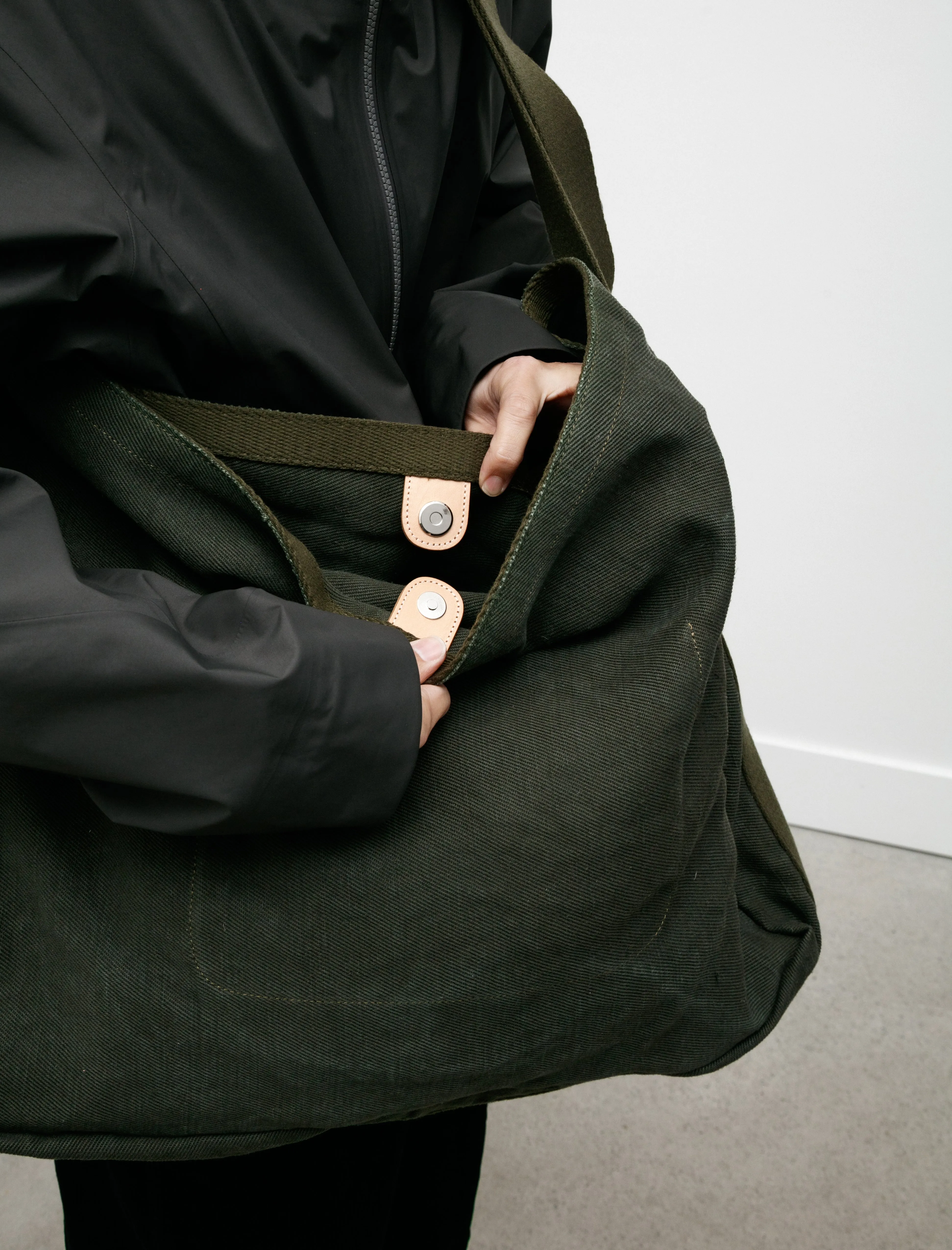 Square Shoulder Bag Big Khaki Green sold by SHOP NEIGHBOR product image thumbnail 4