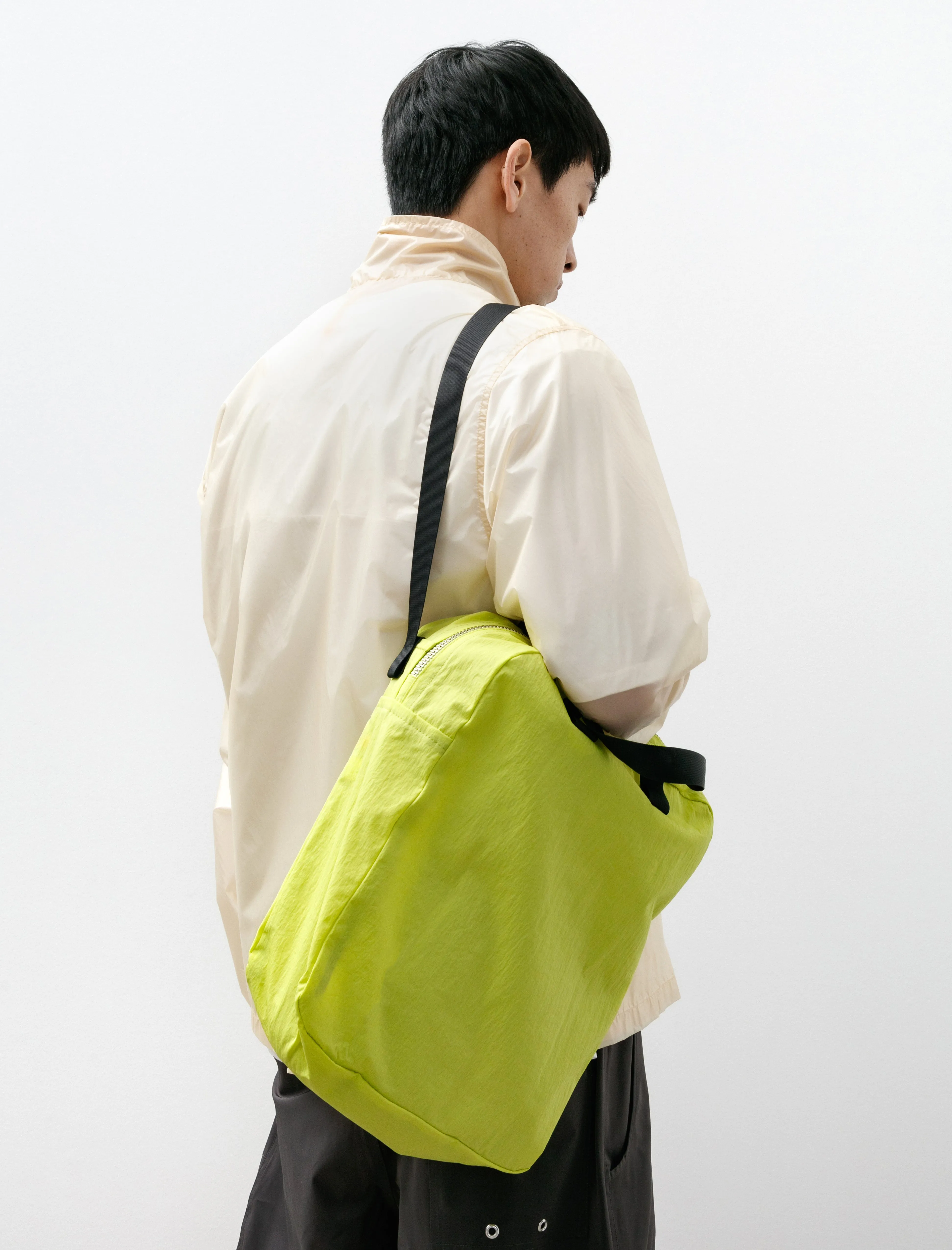 R18 Bag-0 Zip Tote Green Tanika sold by SHOP NEIGHBOR product image thumbnail 4