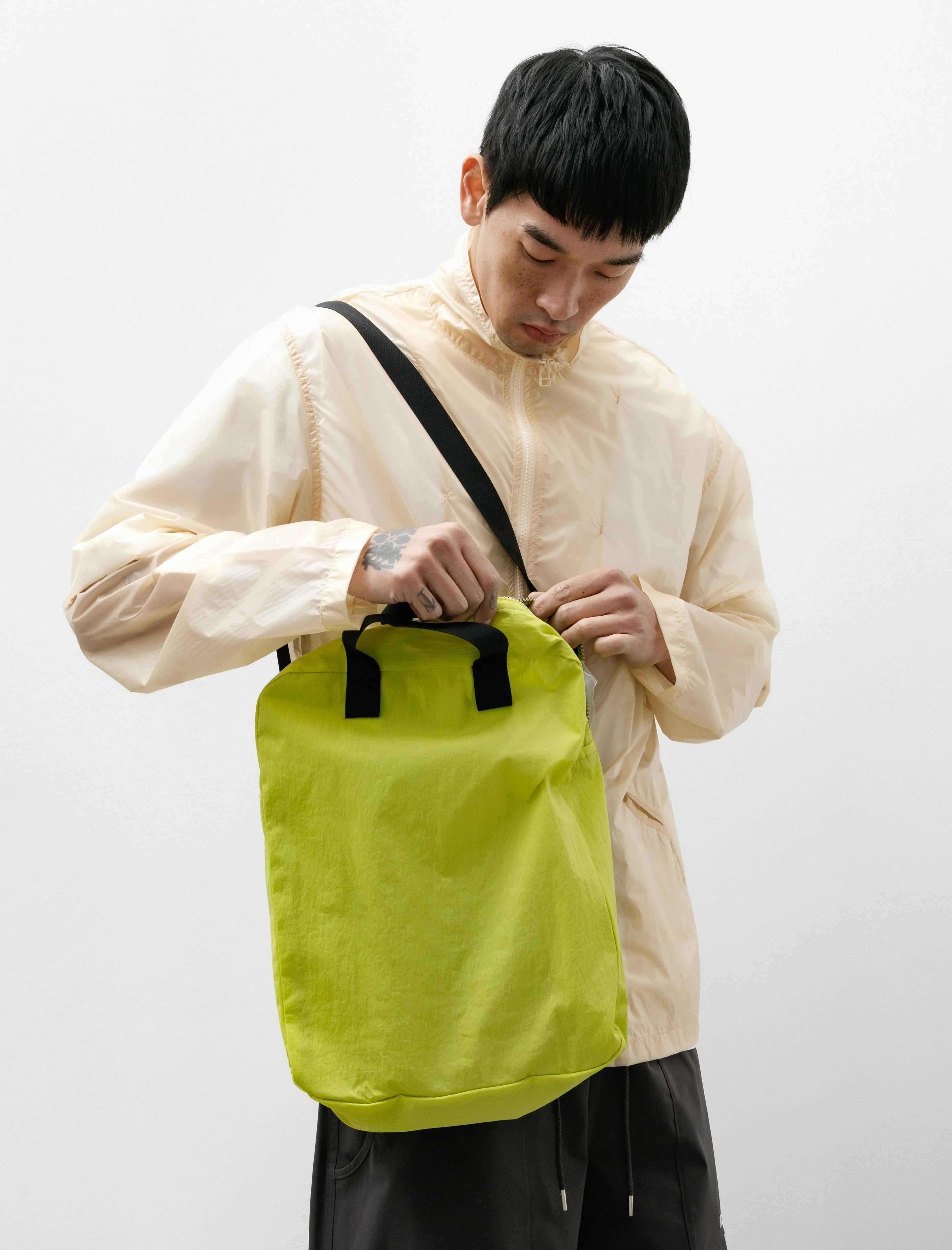R18 Bag-0 Zip Tote Green Tanika sold by SHOP NEIGHBOR product image thumbnail 3
